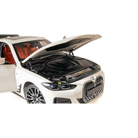 110023011 MINICHAMPS 1/18 BMW i4 M50 2022 ミネラルホワイト