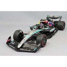110241244 MINICHAMPS 1/18 メルセデス-AMG ペトロナス F1チーム W15 E パフォーマンス ルイス・ハミルトン イギリスGP 2024 ウィナー/フラッグ付