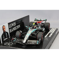 410241244 ミニチャンプス 1/43 メルセデス-AMG ペトロナス F1チーム W15 E パフォーマンス ルイス・ハミルトン イギリスGP 2024 ウィナー/フラッグ付き