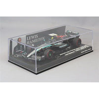 410241244 ミニチャンプス 1/43 メルセデス-AMG ペトロナス F1チーム W15 E パフォーマンス ルイス・ハミルトン イギリスGP 2024 ウィナー/フラッグ付き