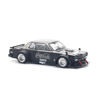 PR640144 POP RACE 1/64 SKYLINE GT-R V8 DRIFT (HAKOSUKA) COCA COLA CHROME?BLACK