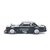 PR640144 POP RACE 1/64 SKYLINE GT-R V8 DRIFT (HAKOSUKA) COCA COLA CHROME?BLACK