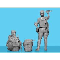35755 ICM 1/35 ウクライナ軍女性兵士