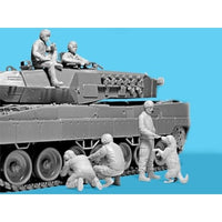 35757 ICM 1/35 ウクライナ軍 レオパルド戦車兵