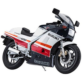 21732 1/12 スズキ RG400Γ 前期型'レッド/ホワイトカラー'w/アンダーカウル