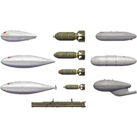 MA49015 ミニアート 1/48 米軍 燃料タンクと爆弾