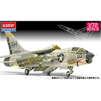 12521 アカデミー 1/72 F-8E クルセイダー 'VF-162 ザ・ハンターズ'
