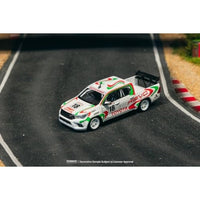 T64-041-WH2 Tarmac Works 1/64 Toyota Hilux White