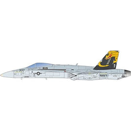 FC-19 プラッツ 1/144 アメリカ海軍艦上戦闘機 F/A-18C ホーネット フル兵装仕様