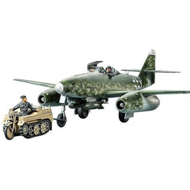 25215  1/48 メッサーシュミット Me262 A-2a ケッテンクラート牽引セット 【スケール限定】