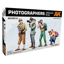AK35015 AKインタラクティブ 1/35 戦場カメラマン フィギュアセット